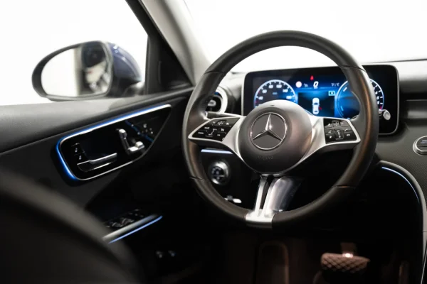 Mercedes-Benz C 300 e 10