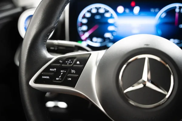 Mercedes-Benz C 300 e 14