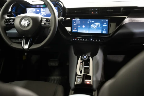 Alfa Romeo Junior 54 kWh Intensa 11