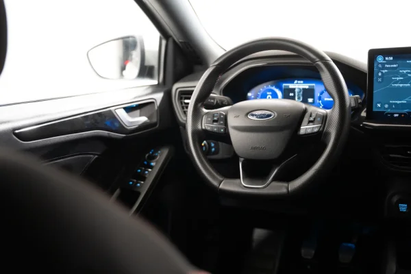 Ford Focus 1.0 EcoBoost MHEV ST-Line 10