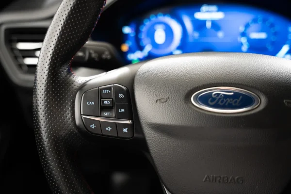 Ford Focus 1.0 EcoBoost MHEV ST-Line 13
