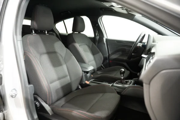 Ford Focus 1.0 EcoBoost MHEV ST-Line 25