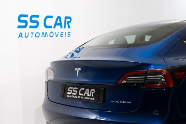 Tesla Model 3 Long-Range Dual Motor AWD 8