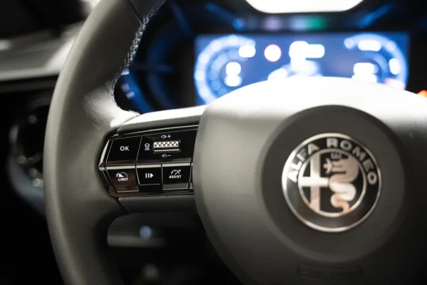 Alfa Romeo Junior 54 kWh Intensa 12