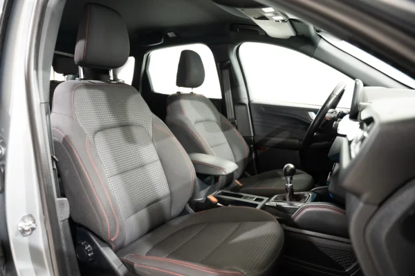 Ford Kuga 1.5 EcoBoost ST-Line 25