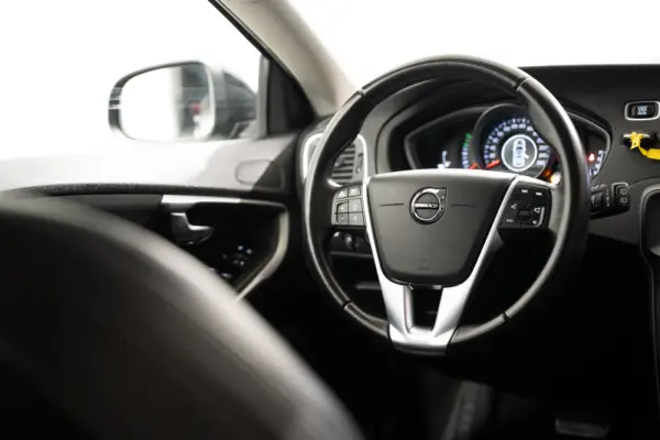 Volvo V40 2.0 D2 Momentum Geartronic 9