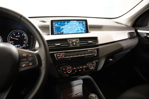 BMW X1 18 d sDrive Advantage 17