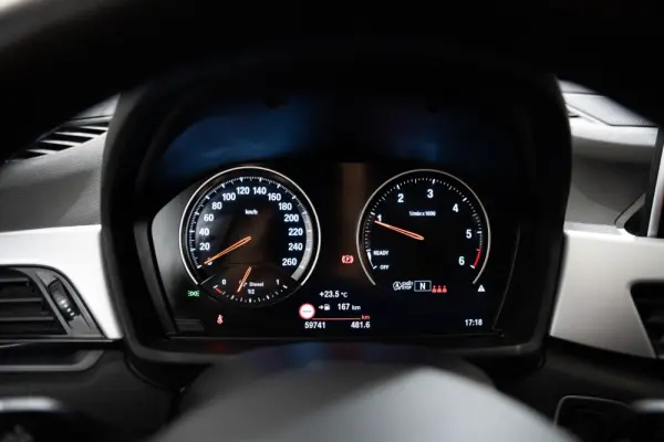 BMW X1 18 d sDrive Advantage 28