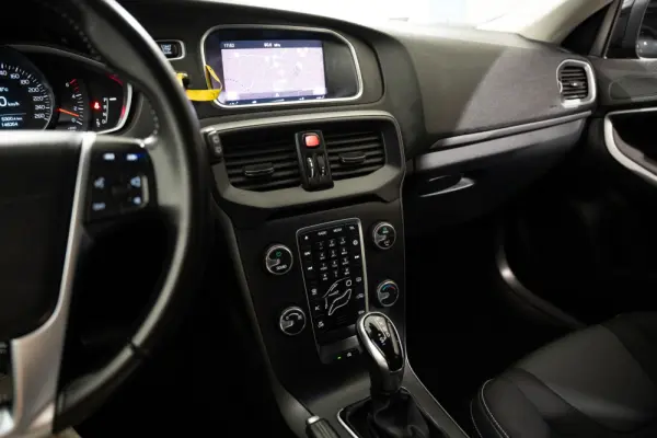 Volvo V40 2.0 D2 Momentum Geartronic 15