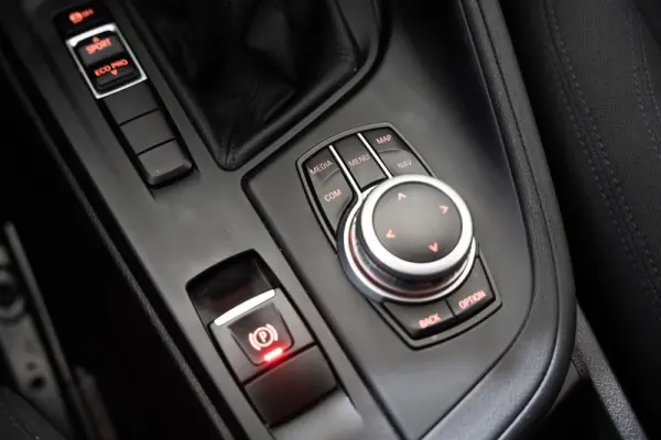BMW X1 18 d sDrive Advantage 23