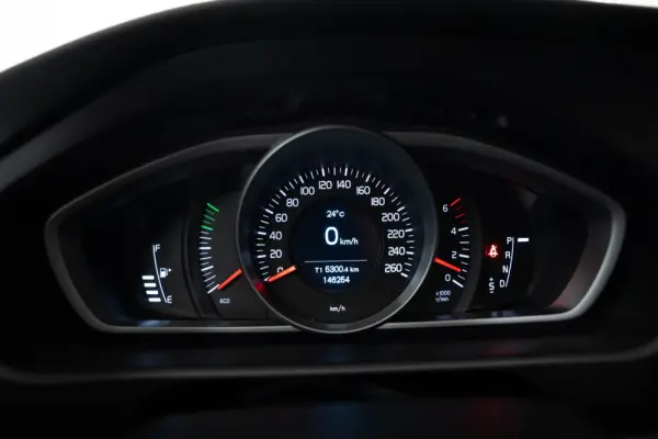 Volvo V40 2.0 D2 Momentum Geartronic 22