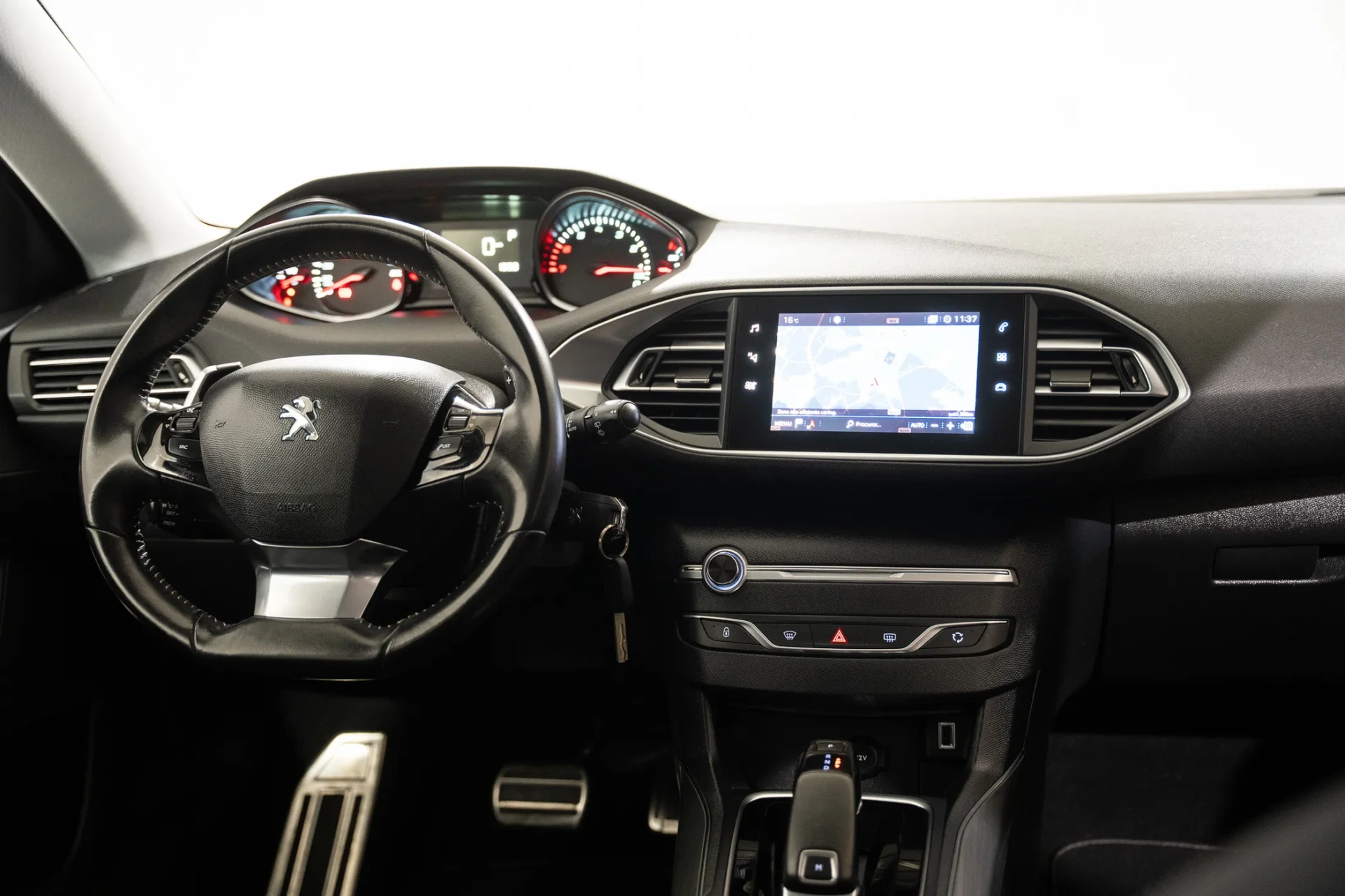 Peugeot 308 1.2 PureTech Allure EAT8 5