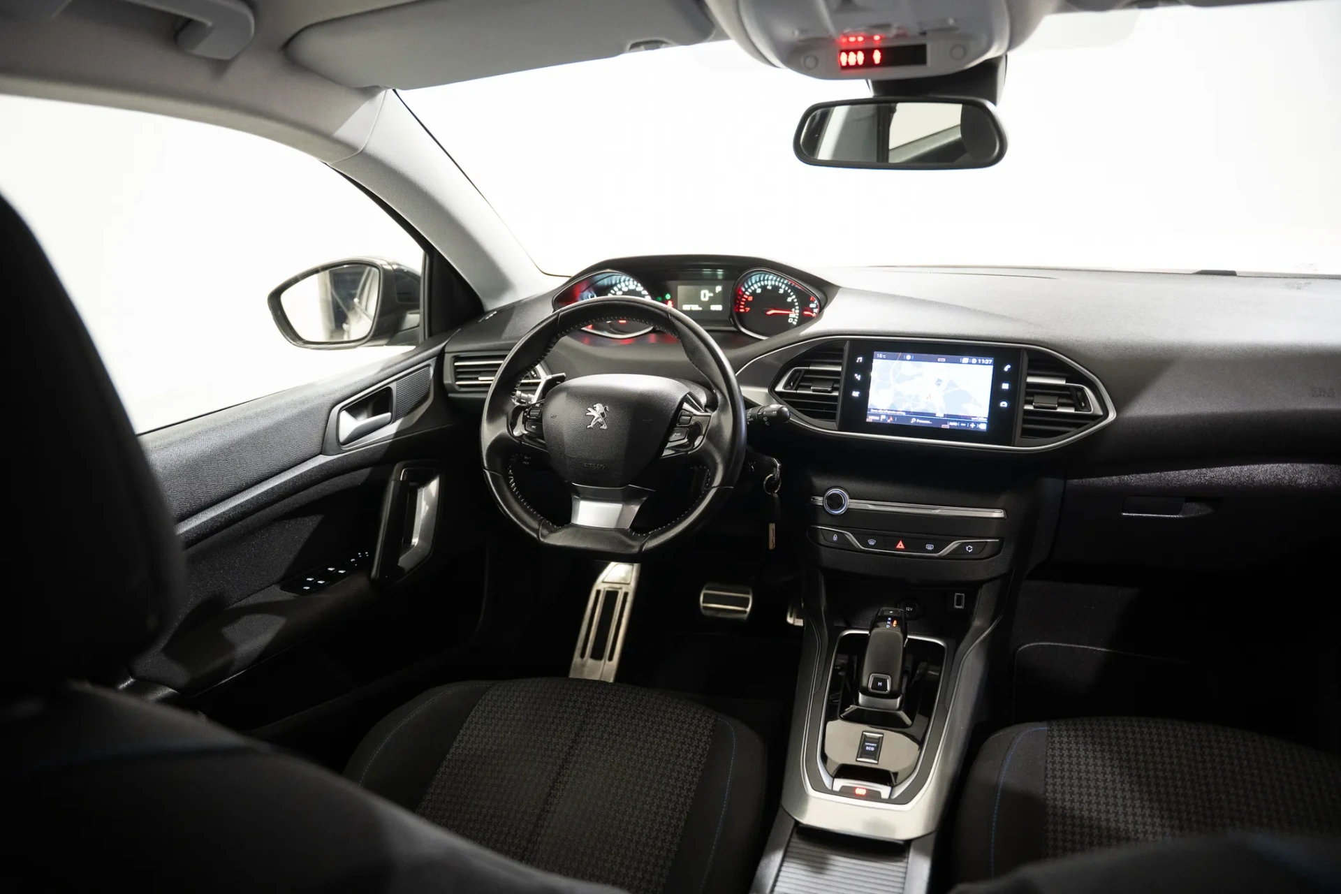 Peugeot 308 1.2 PureTech Allure EAT8 6