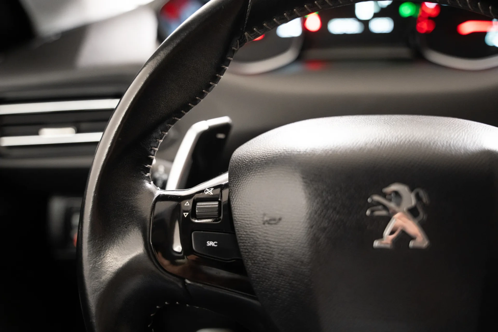 Peugeot 308 1.2 PureTech Allure EAT8 16