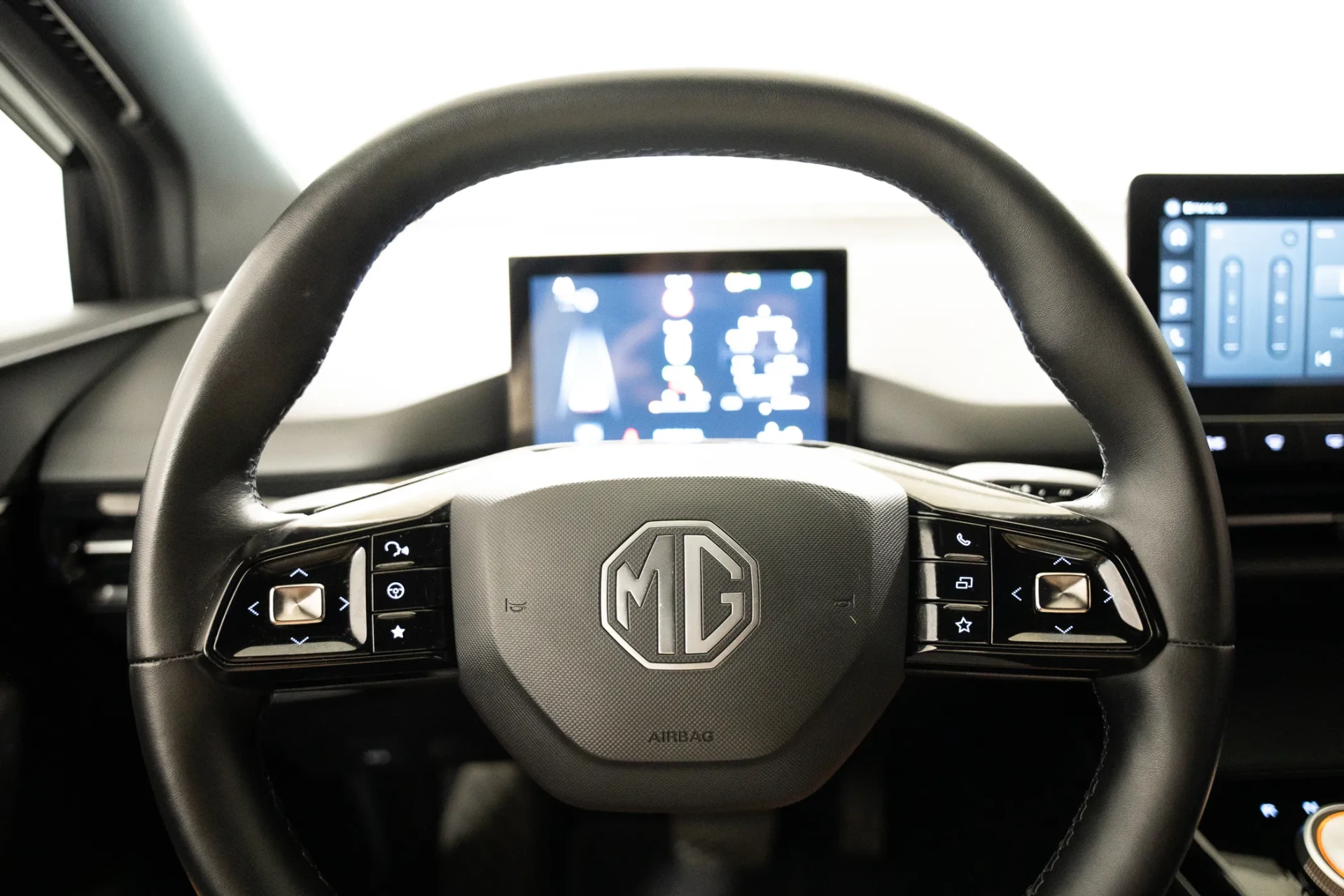 MG MG4 51 kWh Standard 18