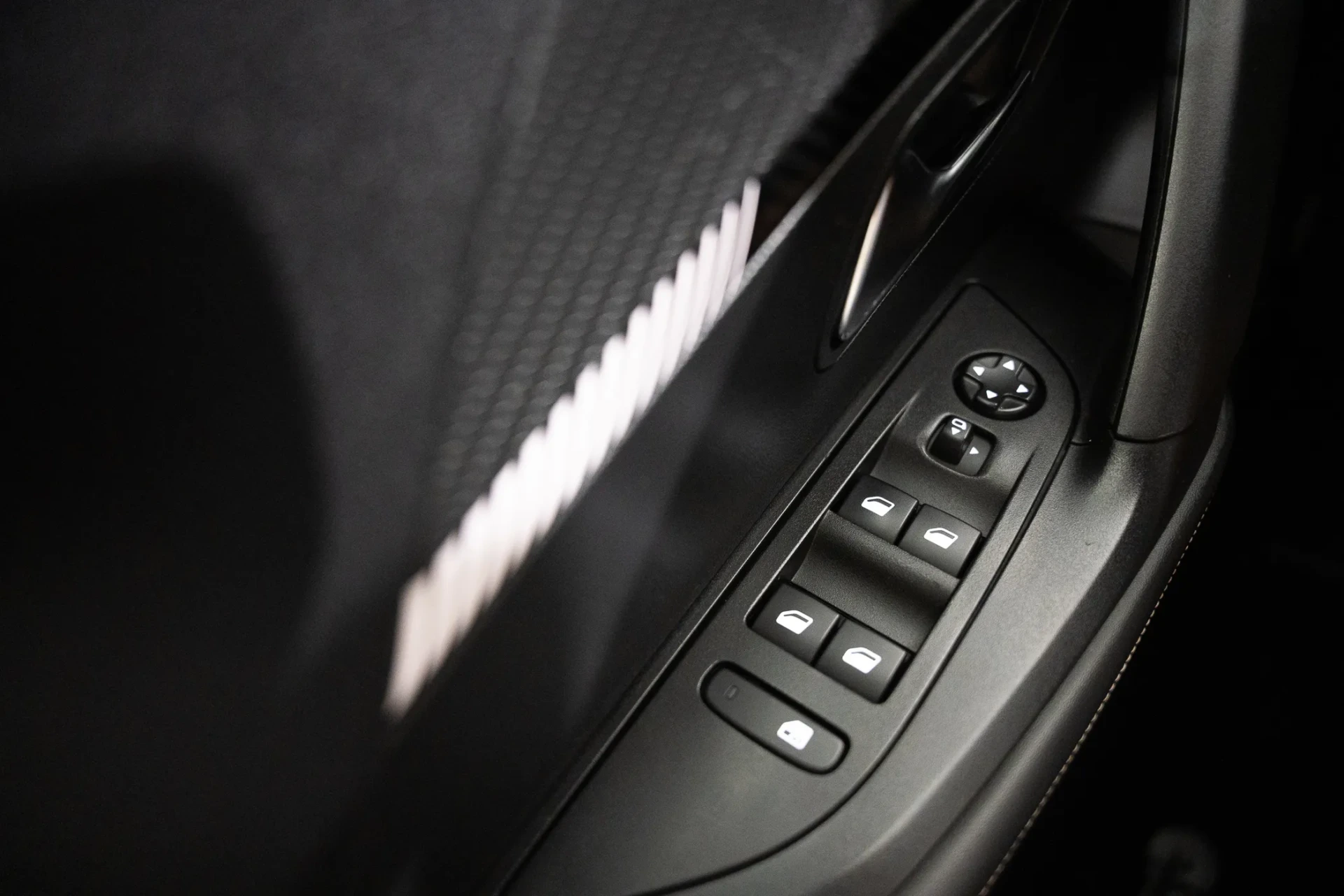 Peugeot 2008 1.2 PureTech Allure EAT8 20