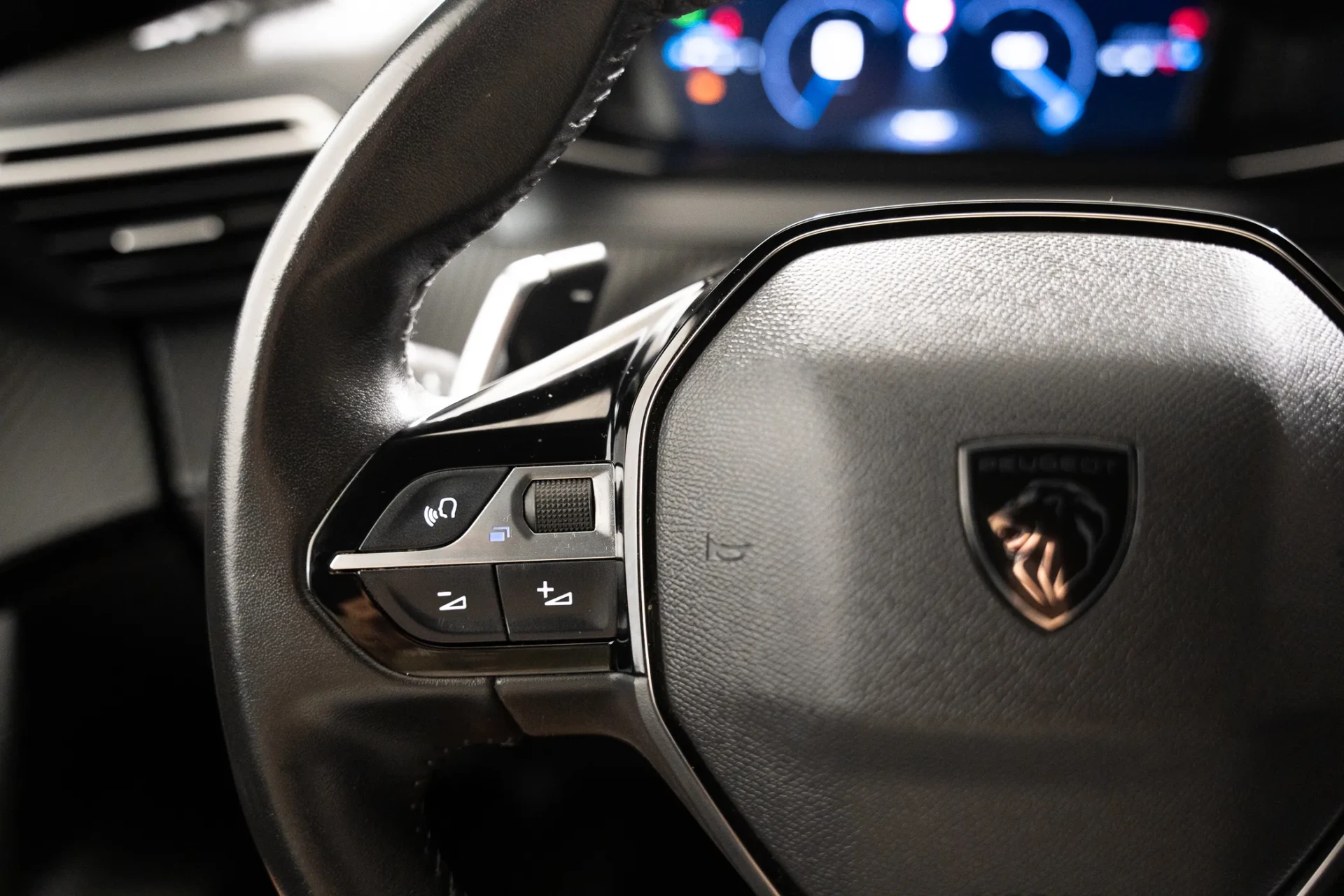 Peugeot 2008 1.2 PureTech Allure EAT8 24