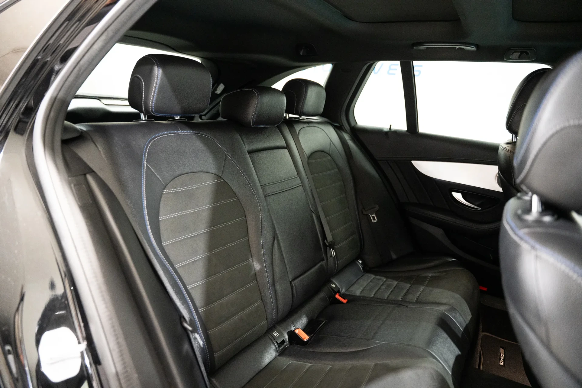 Mercedes-Benz C 300 de AMG Line 27
