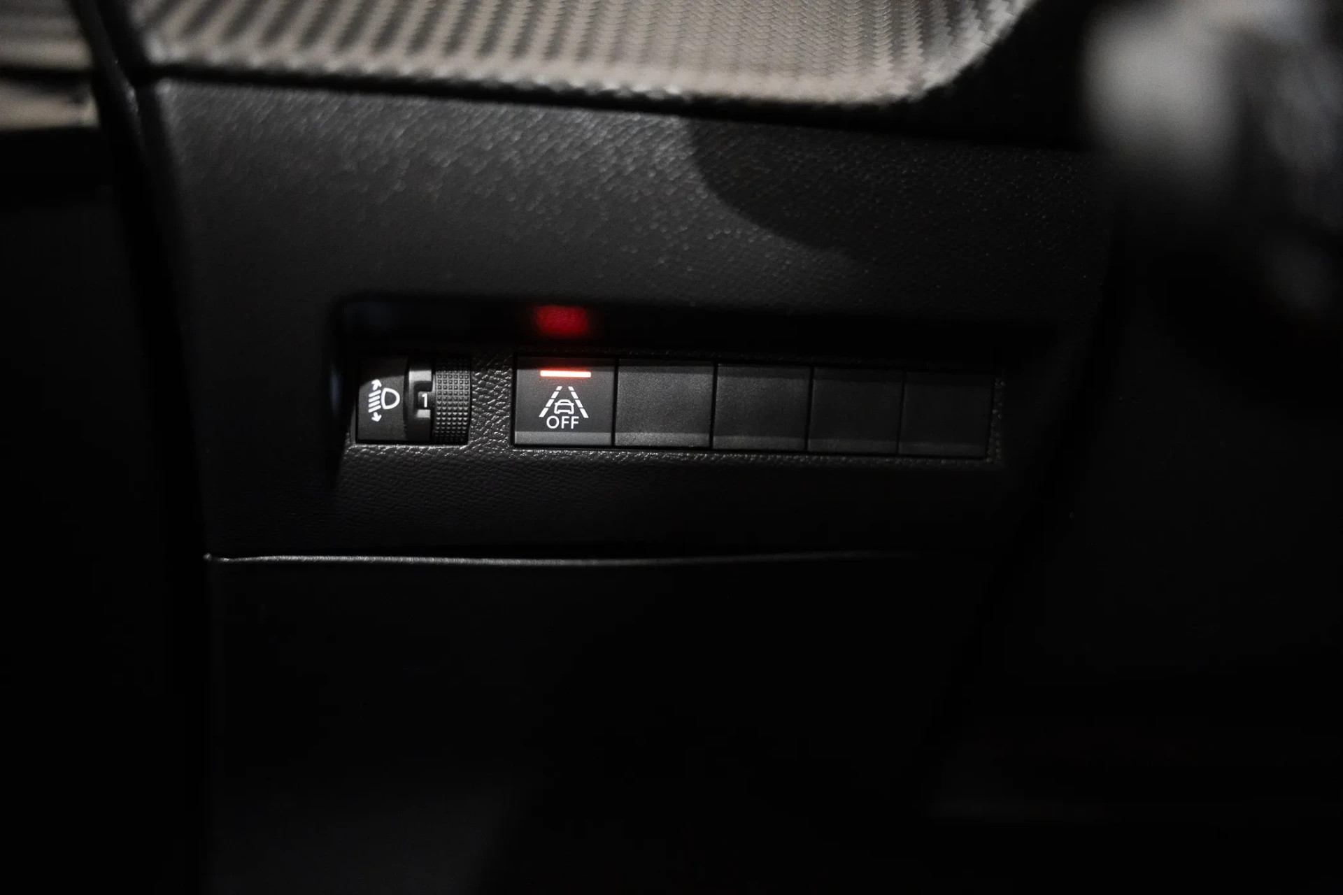 Peugeot 208 1.2 PureTech Allure EAT8 12