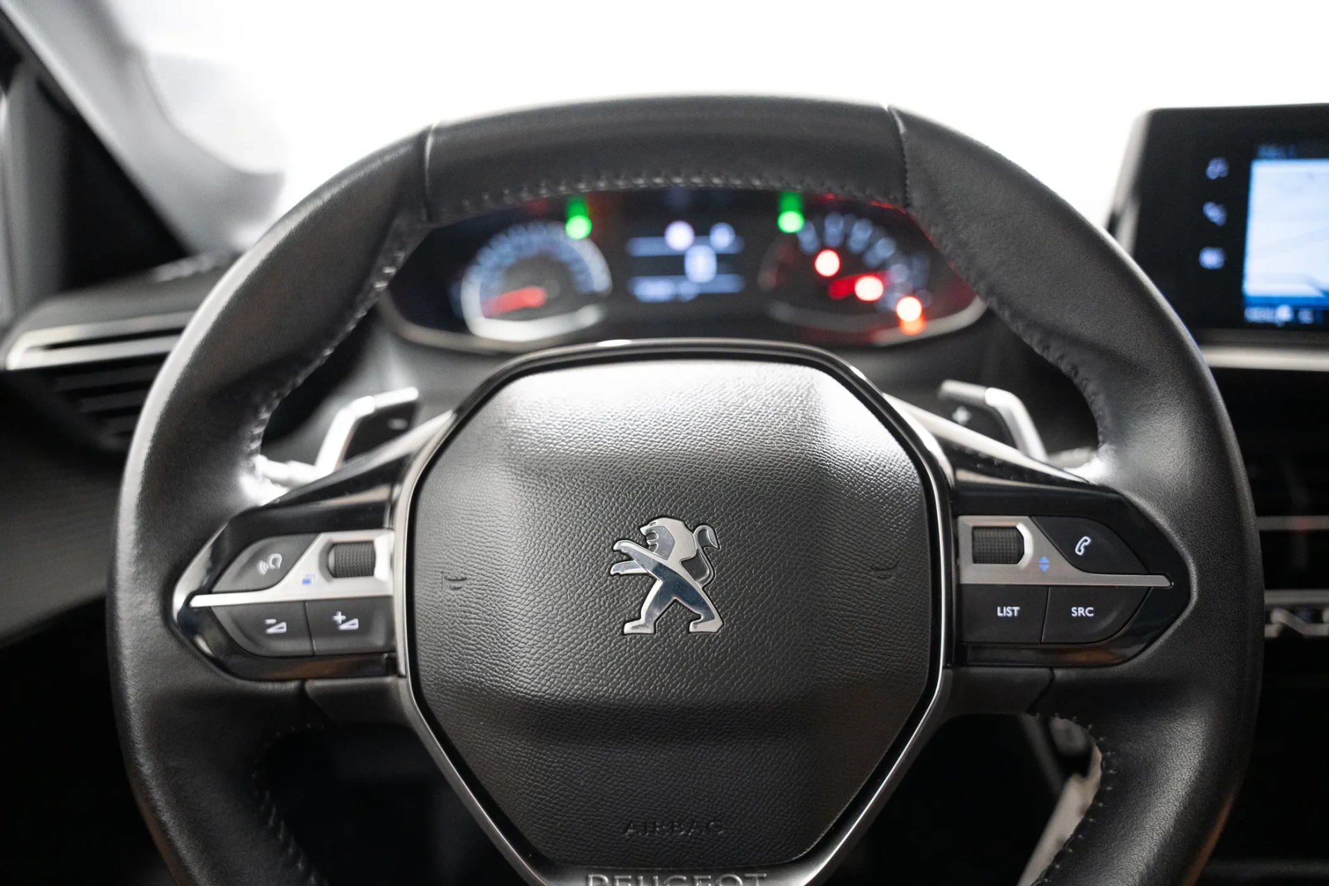 Peugeot 208 1.2 PureTech Allure EAT8 16