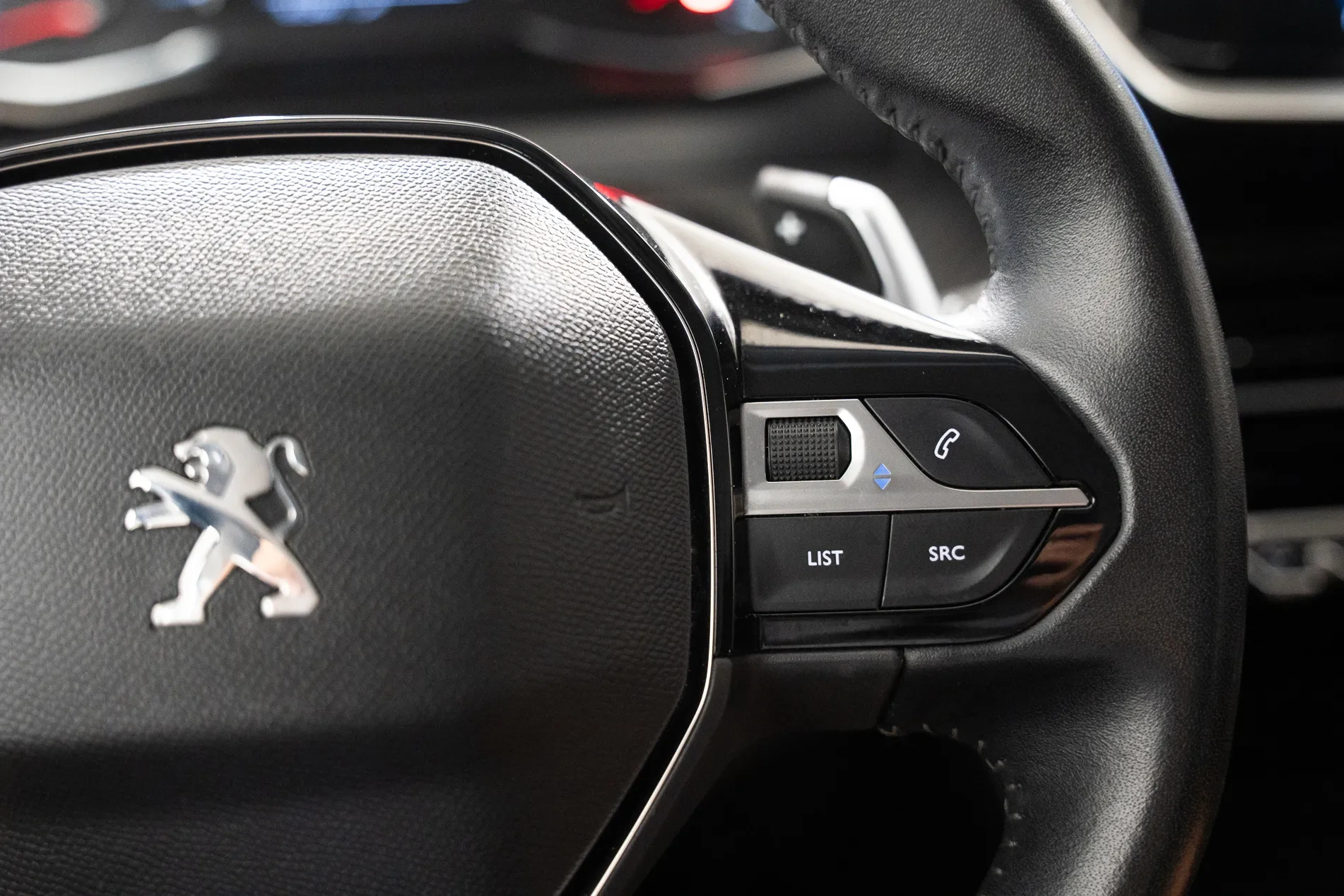 Peugeot 208 1.2 PureTech Allure EAT8 17