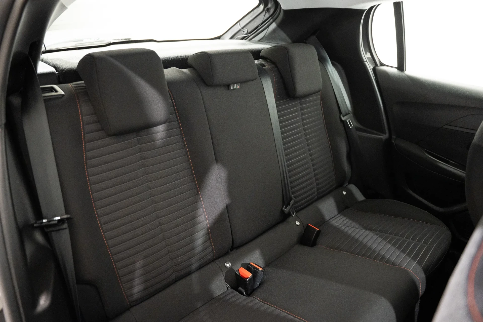 Peugeot 208 1.2 PureTech Allure EAT8 26