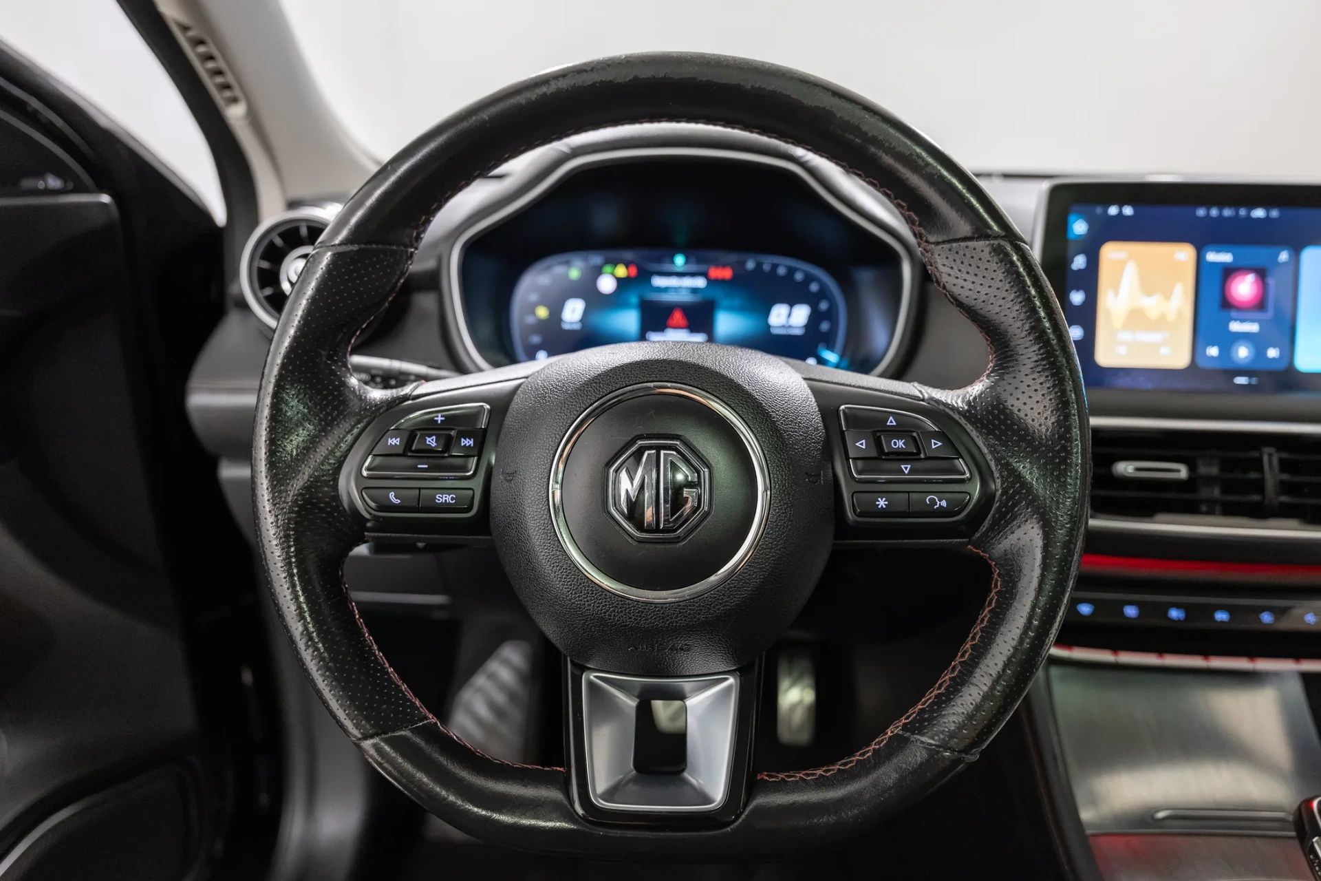 MG HS 1.5 T Luxury AT 22