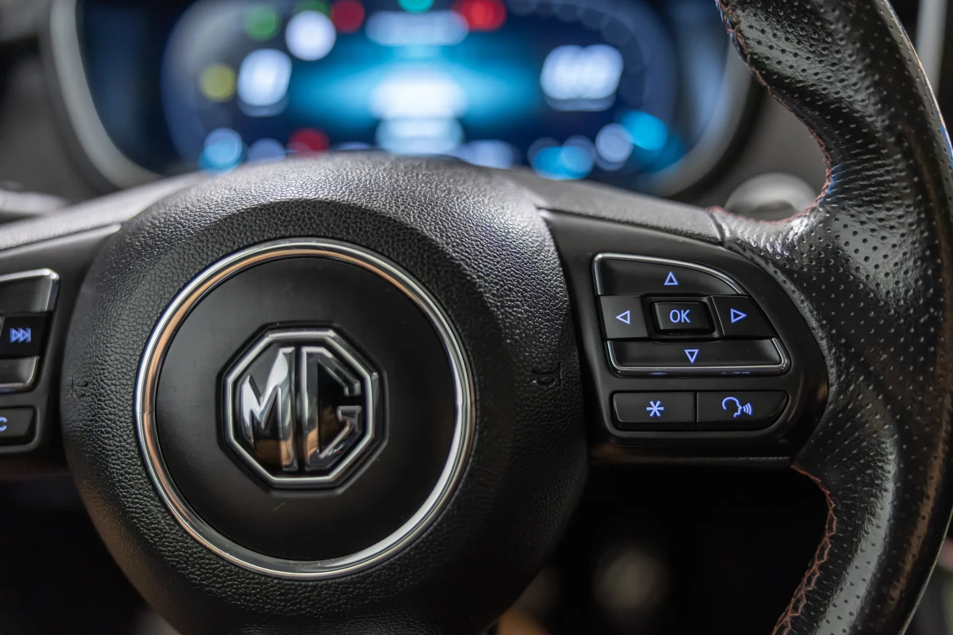 MG HS 1.5 T Luxury AT 24