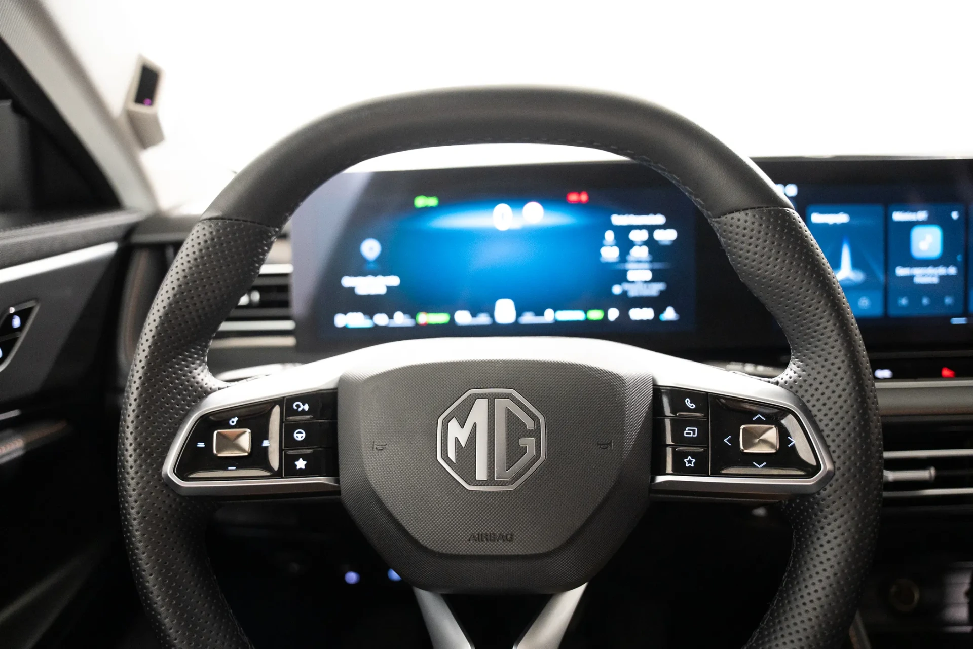 MG HS 1.5 Plug-in Hybrid Luxury 14