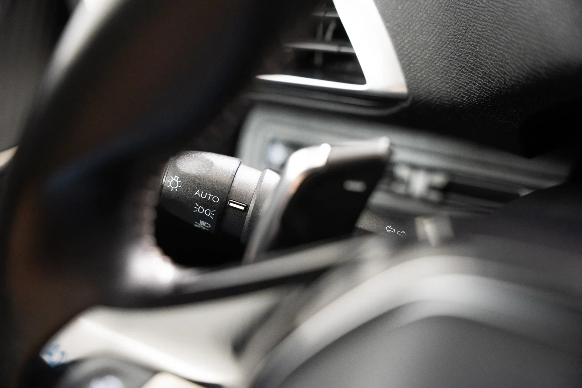 Peugeot 5008 1.2 PureTech Allure EAT8 12