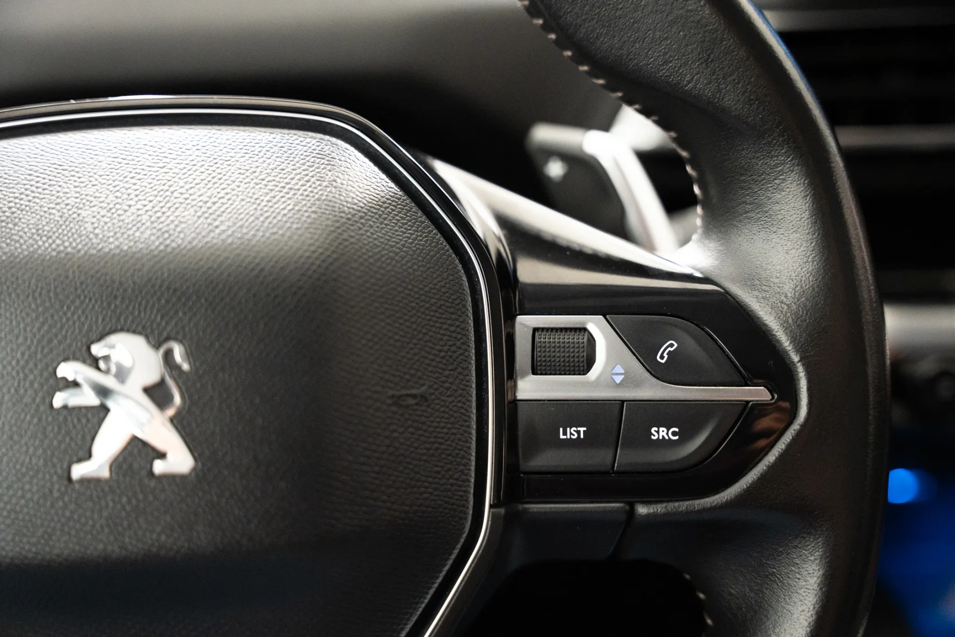 Peugeot 5008 1.2 PureTech Allure EAT8 16