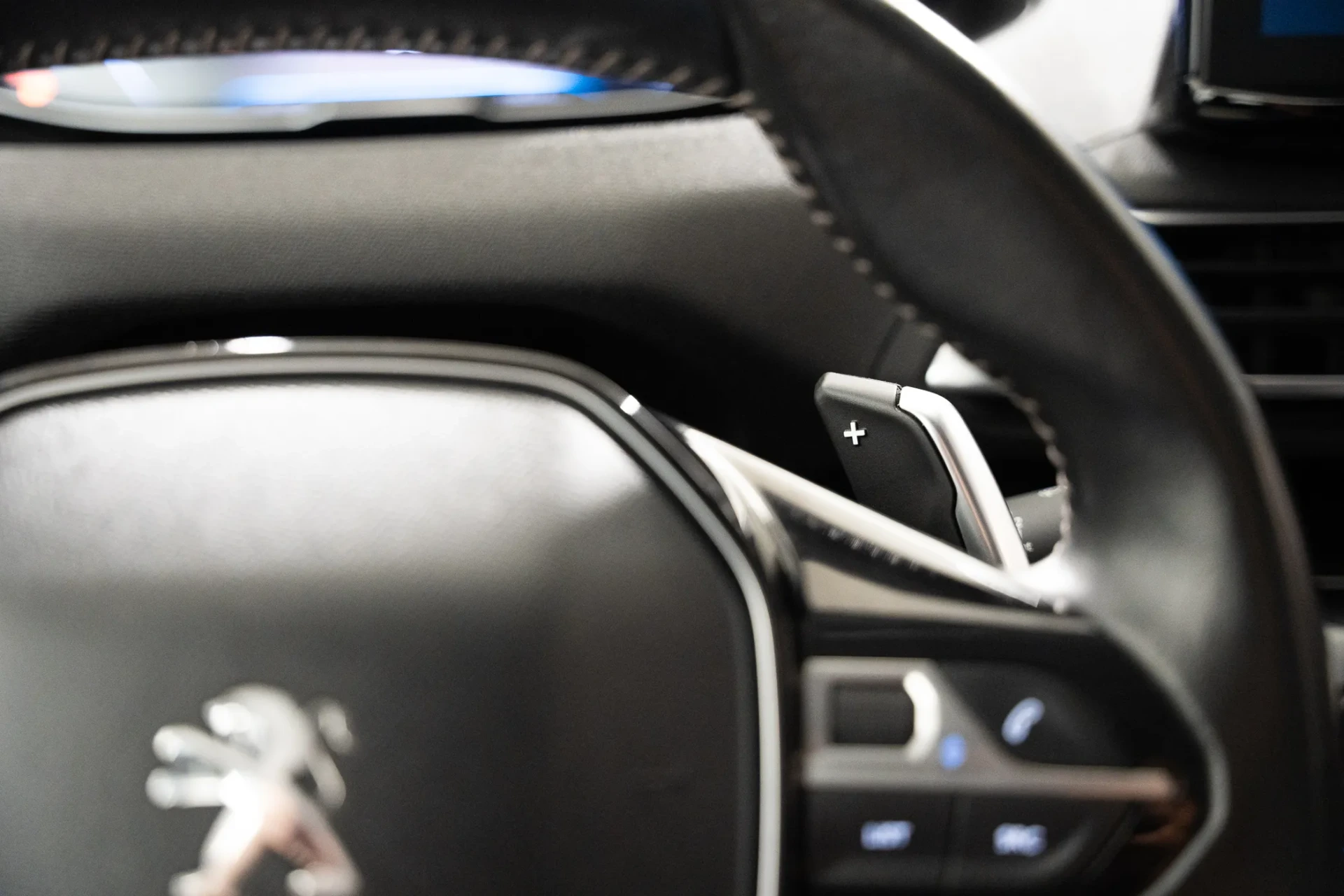 Peugeot 5008 1.2 PureTech Allure EAT8 17