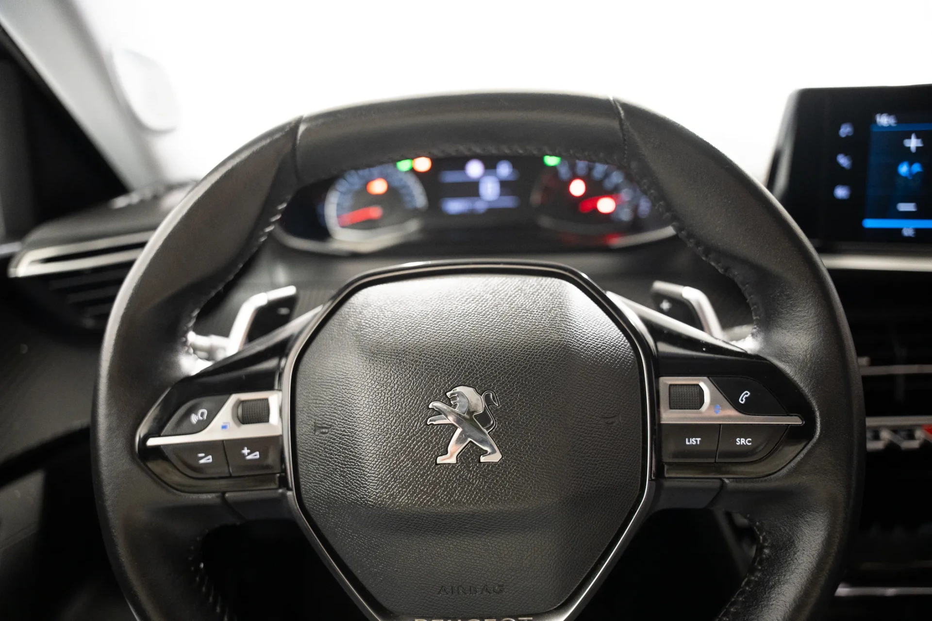 Peugeot 2008 1.5 BlueHDi Allure EAT8 9