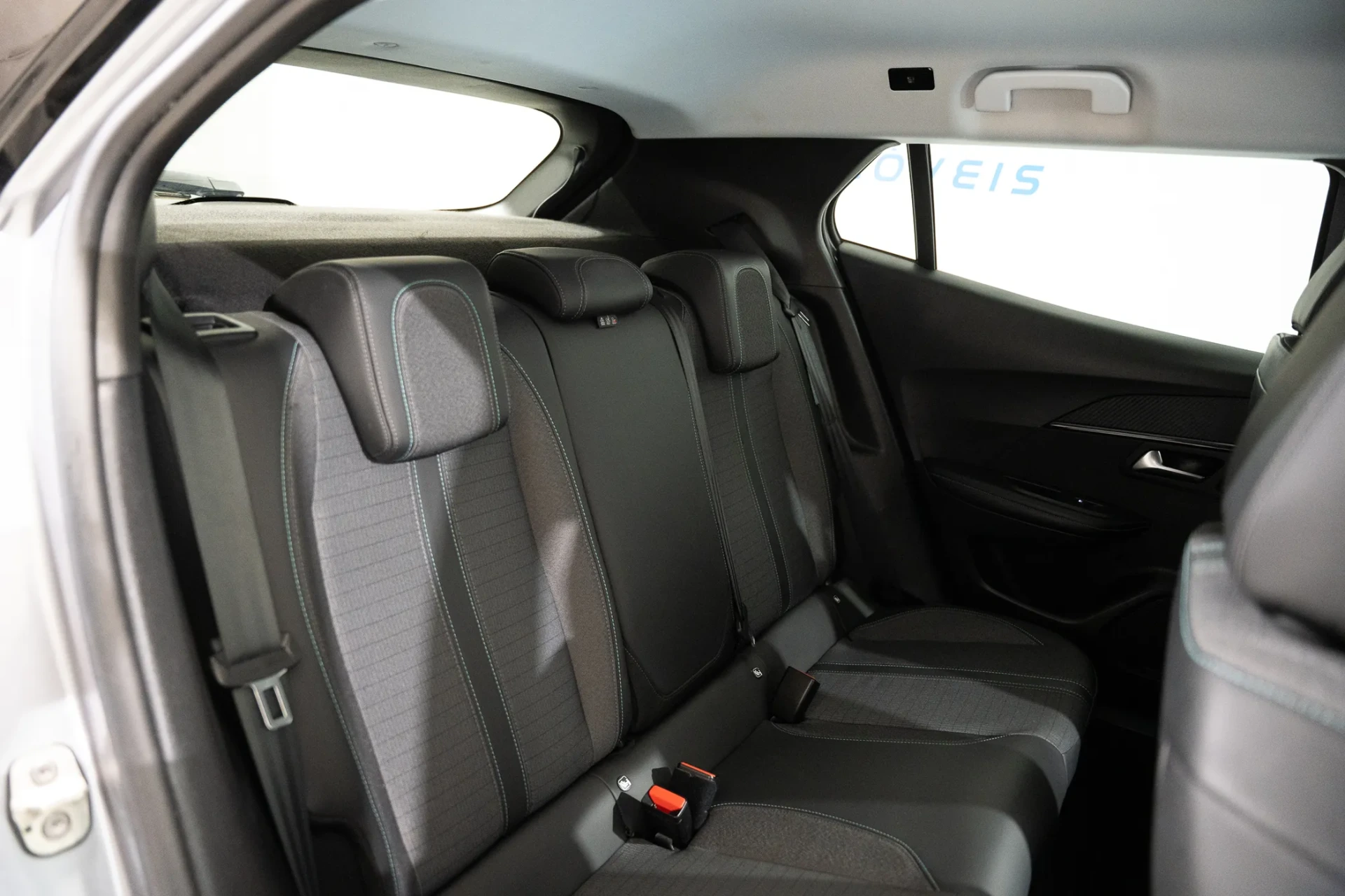 Peugeot 2008 1.5 BlueHDi Allure EAT8 14