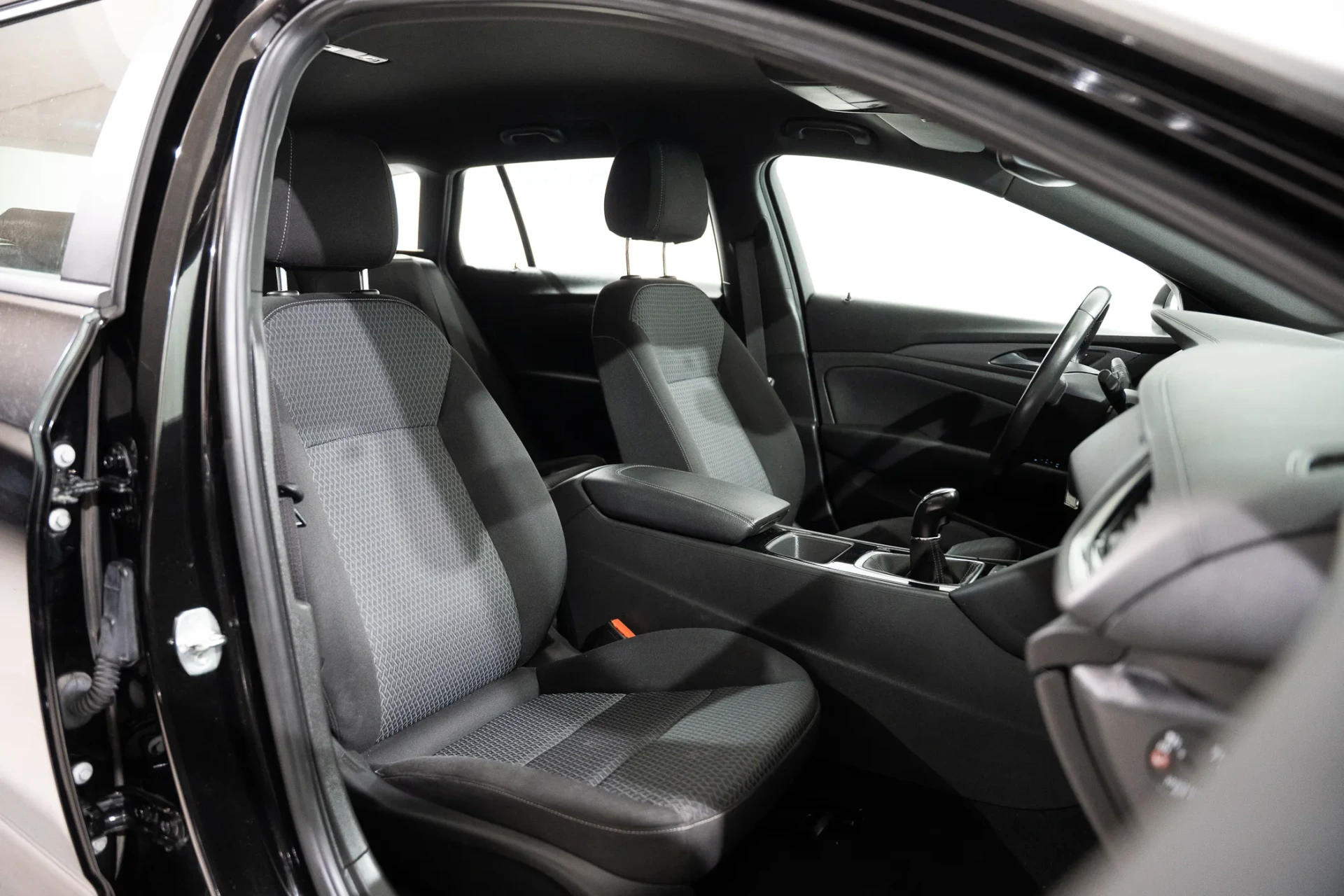Opel Insignia Sports Tourer 1.5 D Business Edition 18