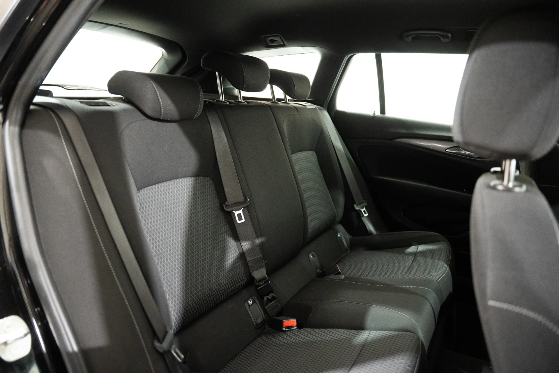 Opel Insignia Sports Tourer 1.5 D Business Edition 19
