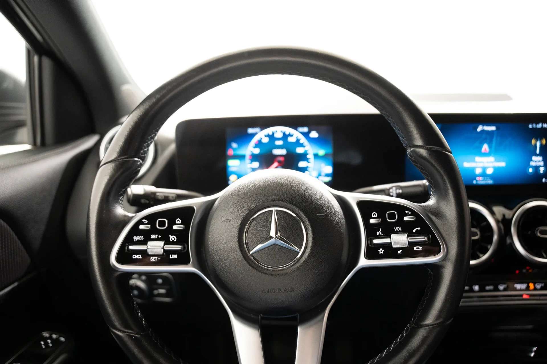 Mercedes-Benz GLA 250 e Progressive 15