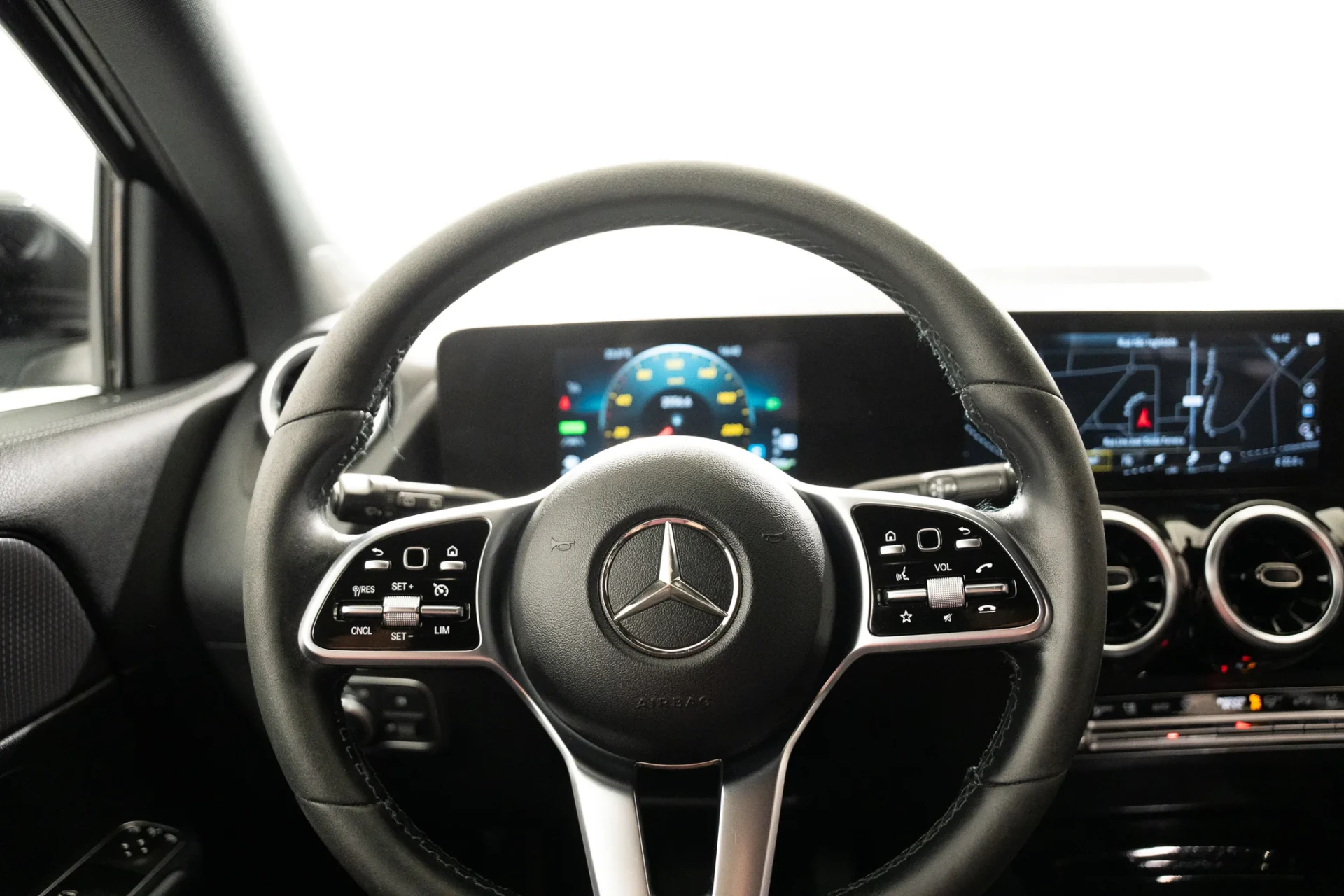 Mercedes-Benz GLA 250 e Progressive 22