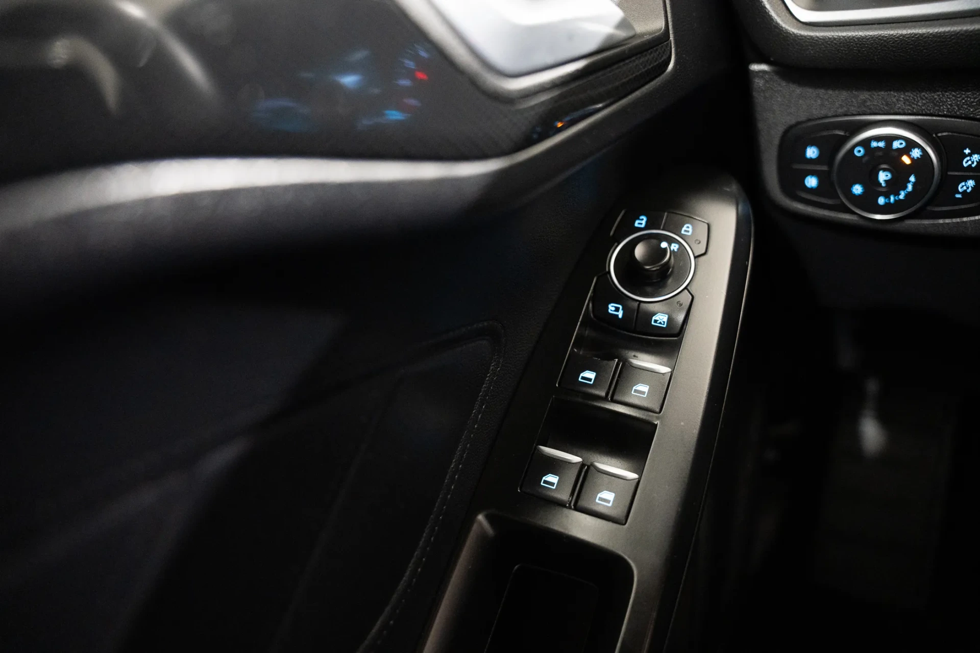 Ford Focus 1.0 EcoBoost MHEV ST-Line 19