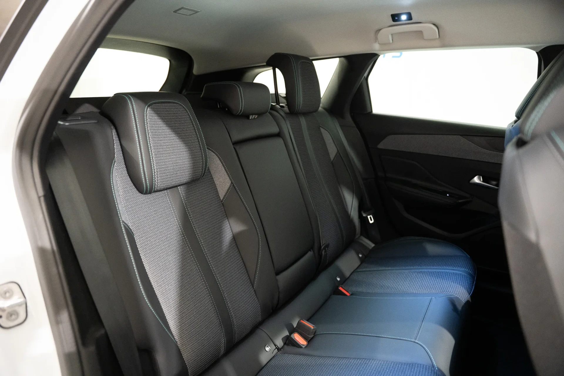 Peugeot 308 SW 1.2 PureTech Allure EAT8 17