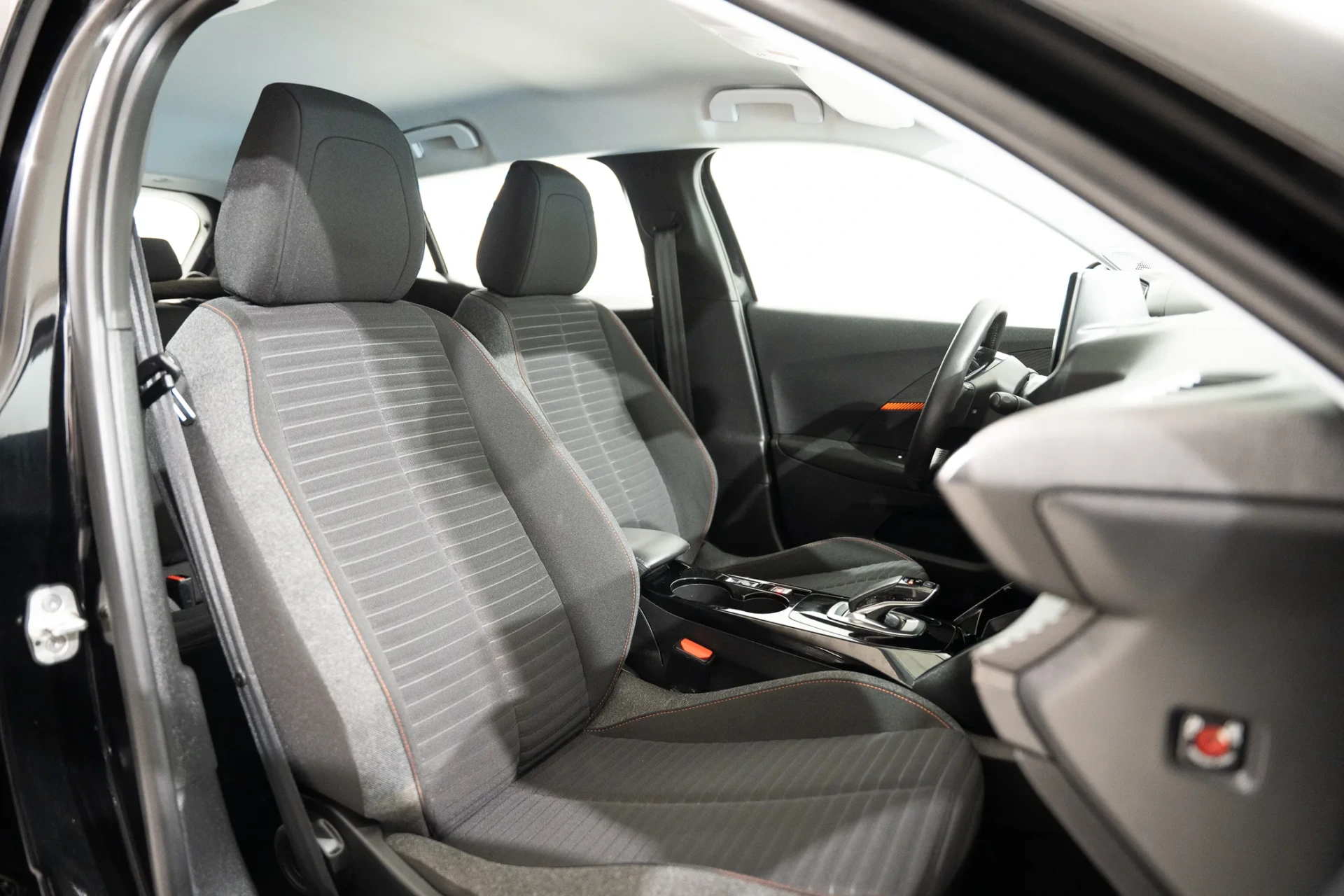 Peugeot e-2008 50 kWh Active Pack 22