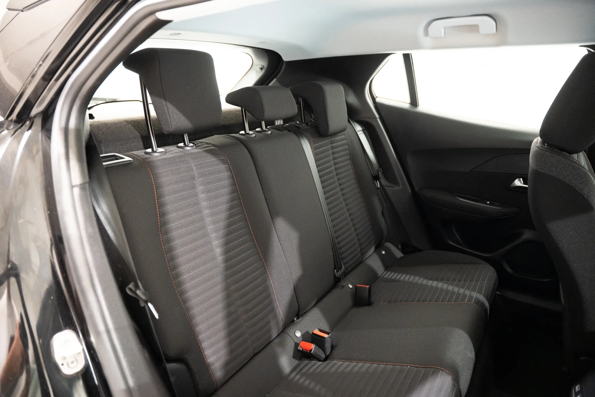 Peugeot e-2008 50 kWh Active Pack 23