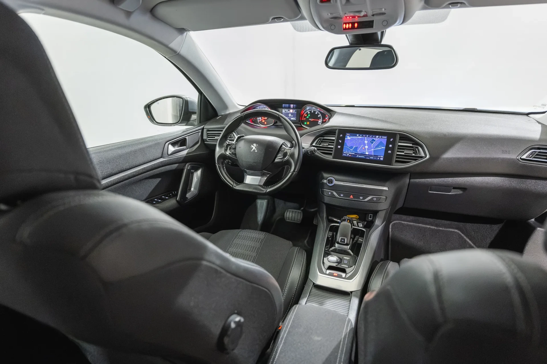 Peugeot 308 SW 1.2 PureTech Allure EAT8 12