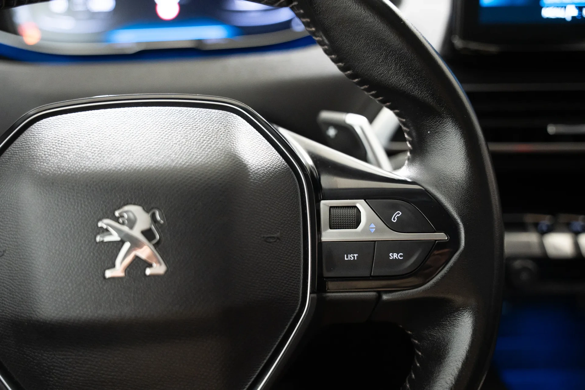Peugeot 3008 1.2 PureTech Allure EAT8 23