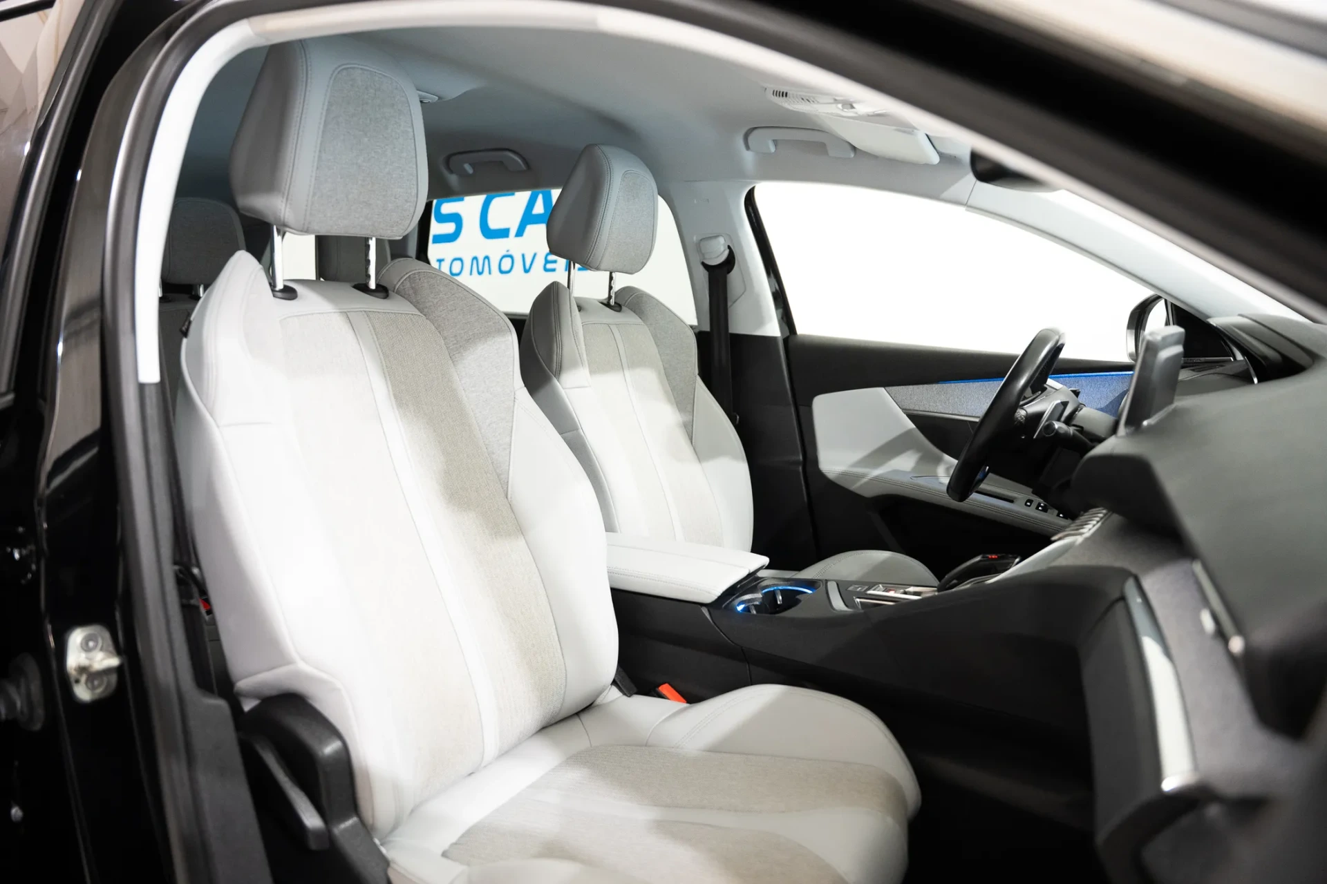 Peugeot 5008 1.2 PureTech Allure EAT8 27