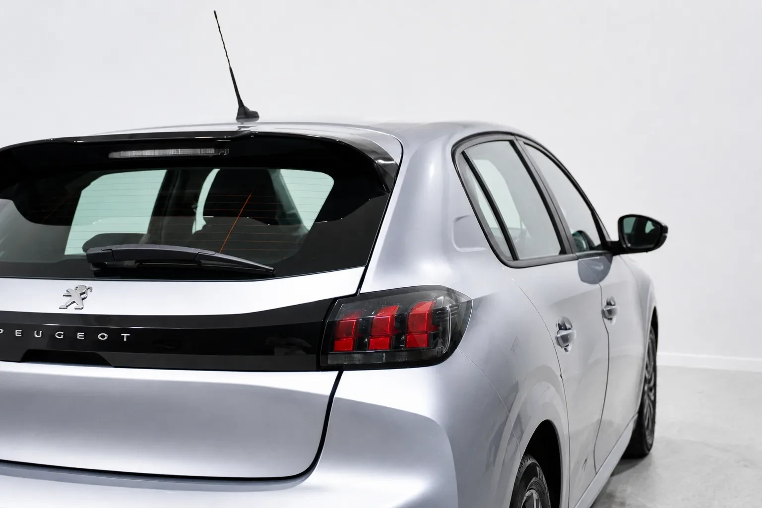 Peugeot 208 1.2 PureTech Allure EAT8 7