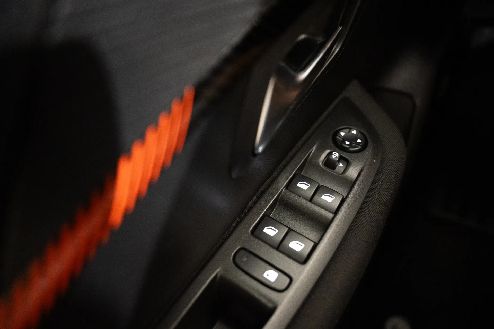 Peugeot 208 1.2 PureTech Allure EAT8 16