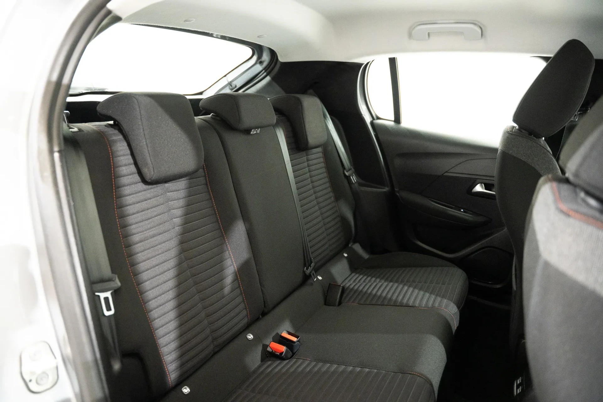 Peugeot 208 1.2 PureTech Allure EAT8 24