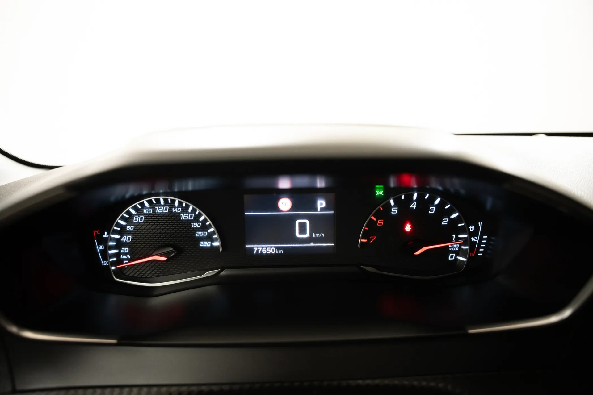 Peugeot 208 1.2 PureTech Allure EAT8 25