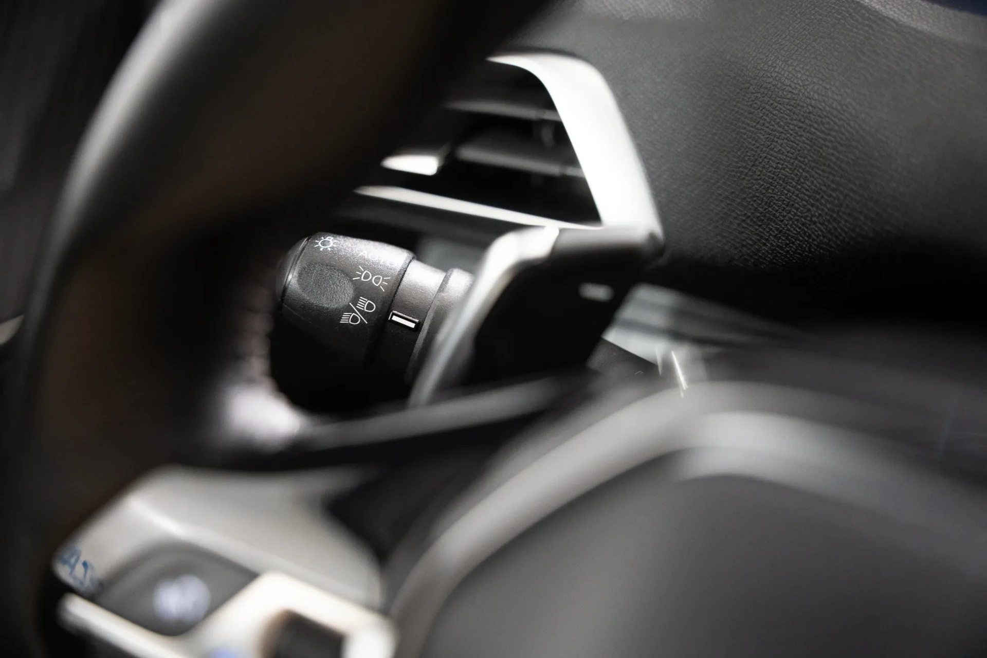 Peugeot 3008 1.2 PureTech Allure EAT8 23